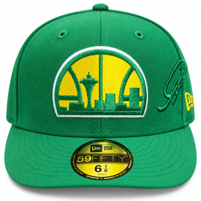 Gorra cerrada por tallas New Era 59FIFTY oficial de los Seattle Supersonics de la NBA en color verde con logotipo frontal del skyline de la ciudad, disponible en la tienda Mundogorras en Gran Canaria.