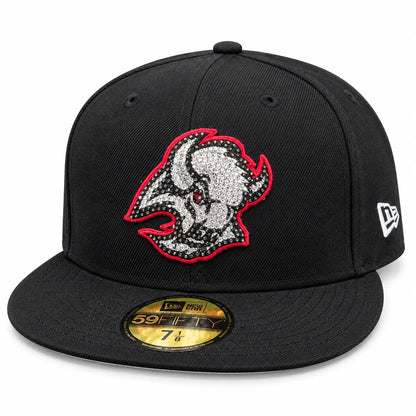 Detalle del logotipo Buffalo Sabres con pedrería plateada y contorno rojo