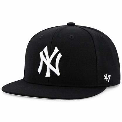 Gorra ’47 CAPTAIN New York Yankees negra con logotipo NY blanco vista frontal