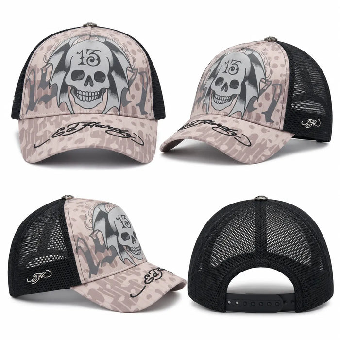 Gorra trucker unisex Ed Hardy 13 Skull en color gris claro y malla negra, disponible en la tienda Mundogorras en Gran Canaria.