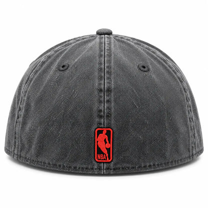 Gorra New Era 59FIFTY Chicago Bulls NBA gris washed con logo de la nba parte trasera