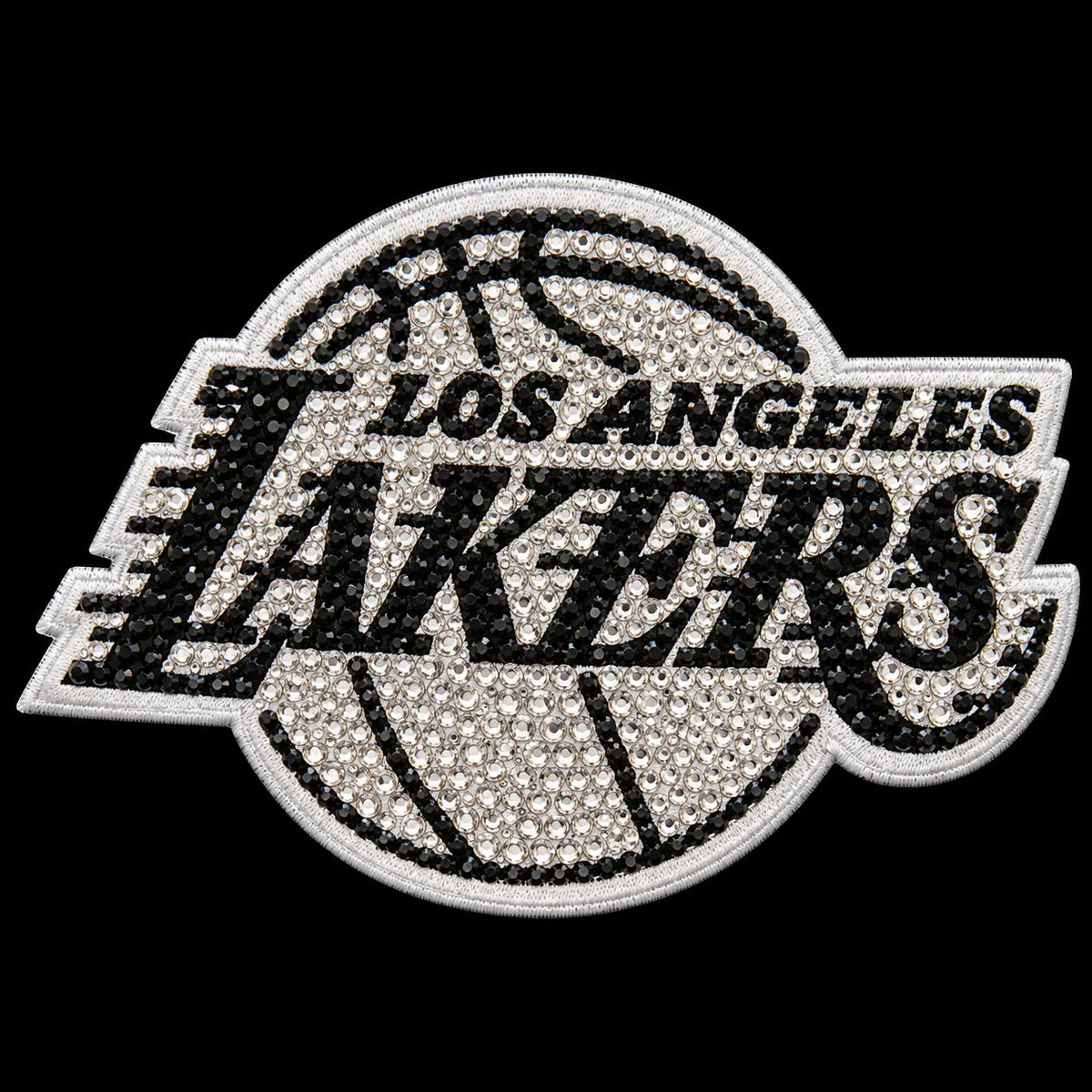 Detalle del logotipo brillante de Los Angeles Lakers en gorra negra New Era