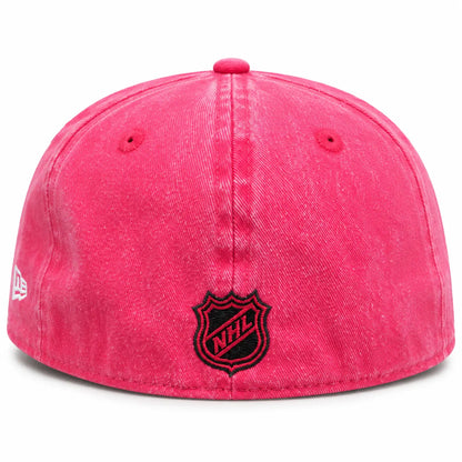 Gorra cerrada por tallas New Era 59FIFTY oficial de los New Jersey Devils de la NHL en color rojo con acabado desgastado lavado, disponible en la tienda Mundogorras en Gran Canaria vista trasera