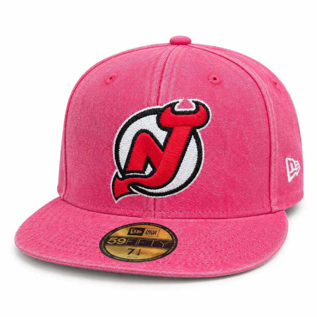 Gorra cerrada por tallas New Era 59FIFTY oficial de los New Jersey Devils de la NHL en color rojo con acabado desgastado lavado, disponible en la tienda Mundogorras en Gran Canaria frontal