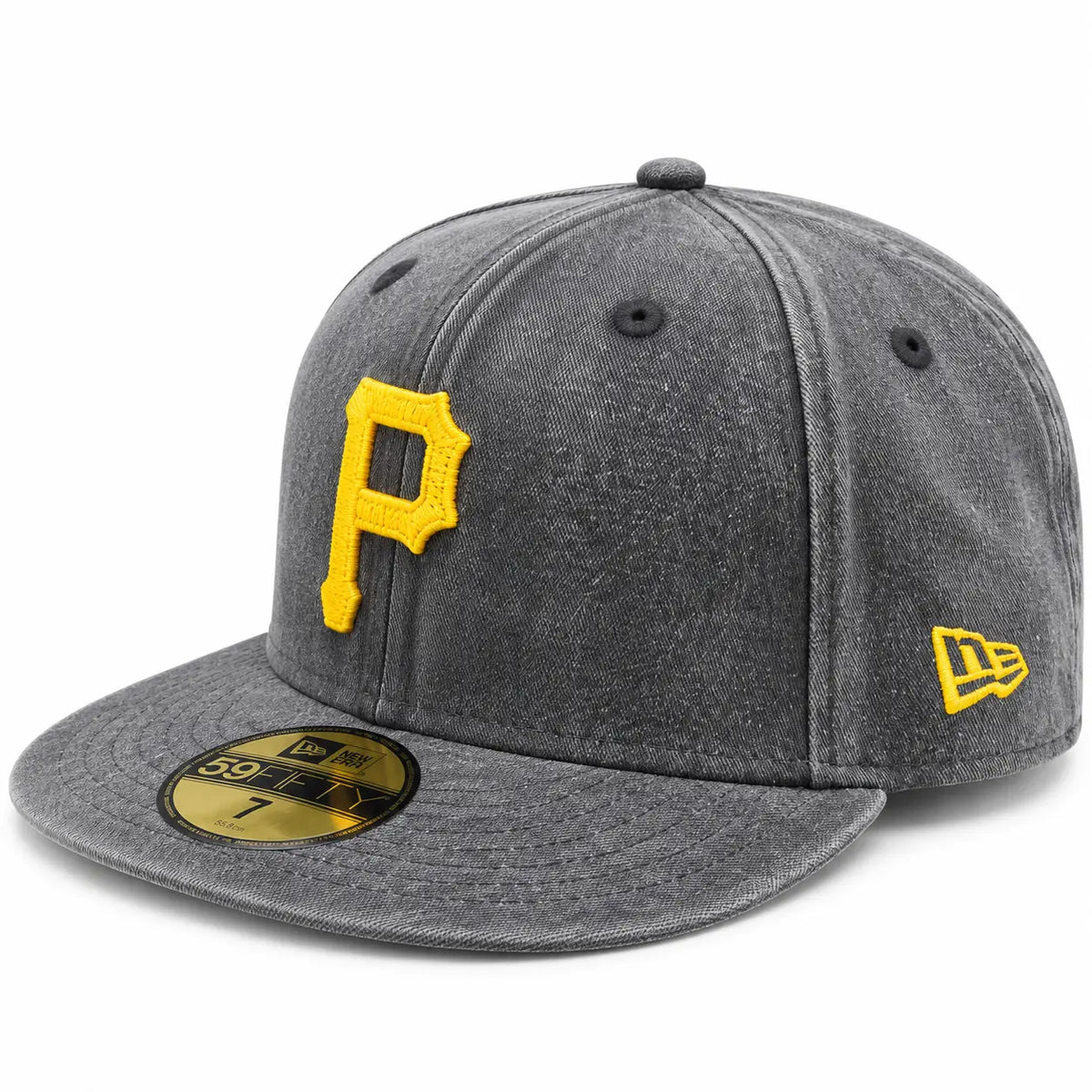 Gorra cerrada por tallas New Era 59FIFTY oficial de los Pittsburgh Pirates de la MLB en color gris carbón con acabado desgastado lavado y logo amarillo, disponible en la tienda Mundogorras en Gran Canaria.