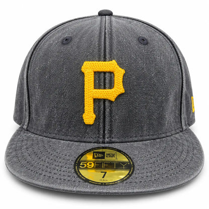 Gorra cerrada por tallas New Era 59FIFTY oficial de los Pittsburgh Pirates de la MLB en color gris carbón con acabado desgastado lavado y logo amarillo, disponible en la tienda Mundogorras en Gran Canaria frontal