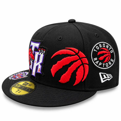 Detalle de los parches decorativos de la gorra New Era Toronto Raptors Hardwood Classics