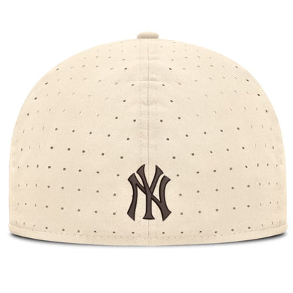 gorra nike fitted new york yankees parte trasera color beige