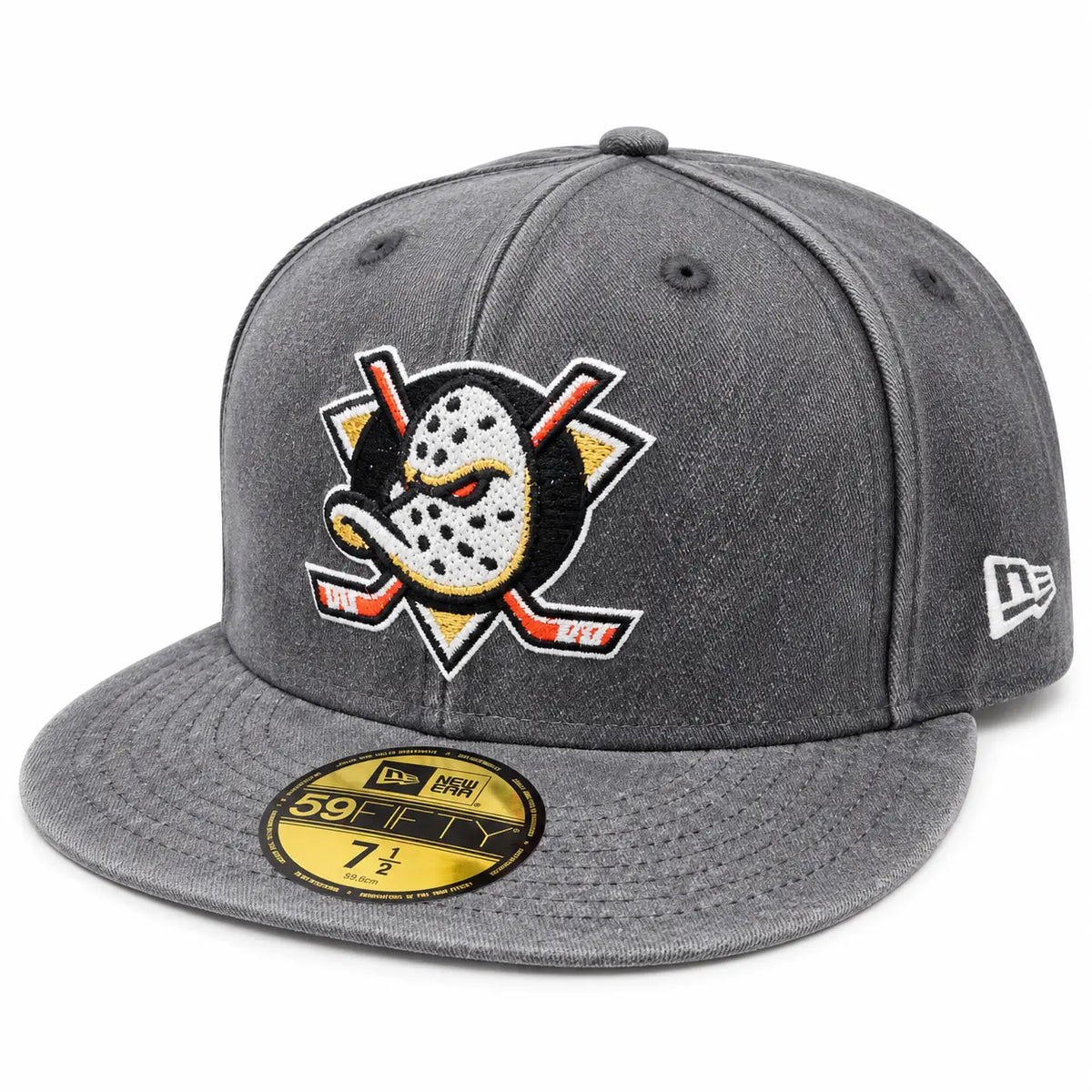 ew Era 59FIFTY oficial de los Anaheim Ducks en color gris con acabado desgastado lavado, disponible en la tienda Mundogorras en Gran Canaria.